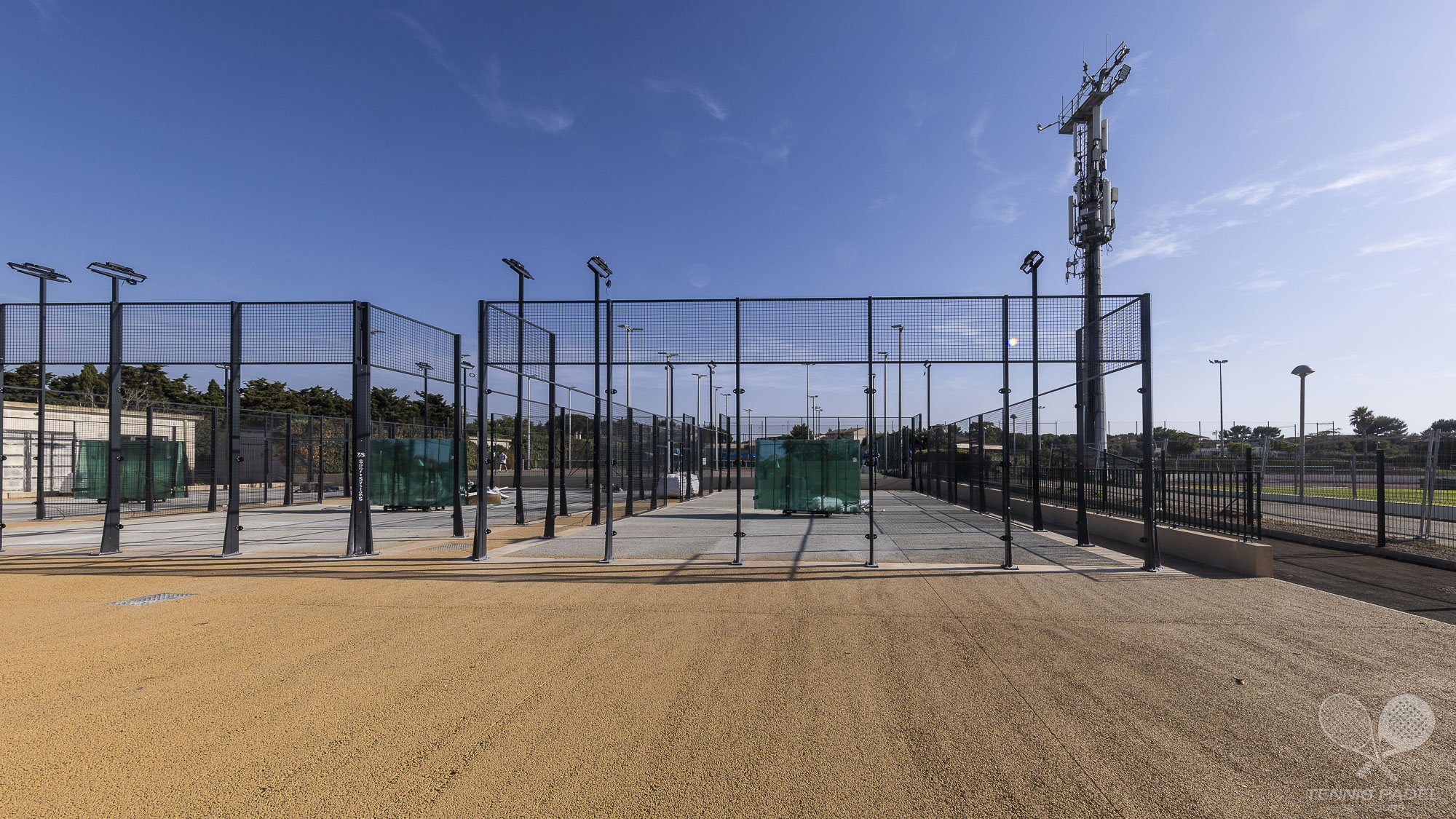 Découverte du padel au Tennis Padel Six-Fours - Pistes en construction
